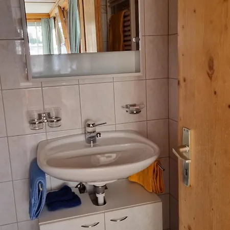 Zur Stilli Dorf אורחן